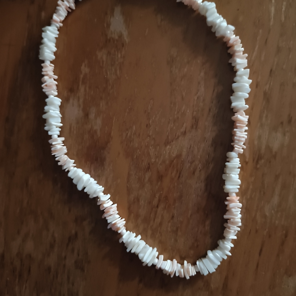Puka Shell Chip Necklace in White and Peach - Unbranded Women’s Jewelry